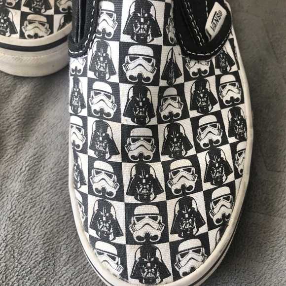 Vans~KIDS~Star Wars Size 2.5 & Disneyland Hat - Picture 2 of 7